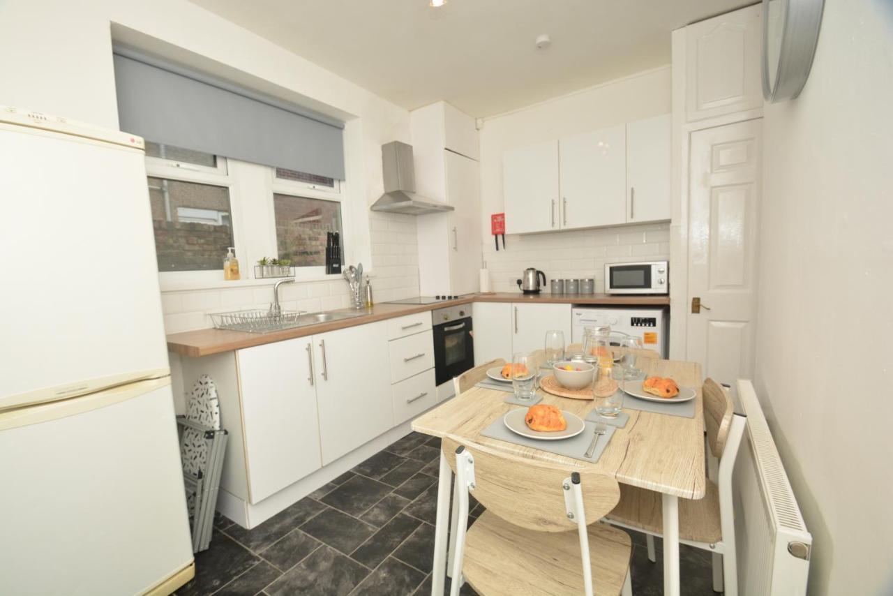Spacious And Homely 2 Bedroom Flat - Suitelivin Gateshead Esterno foto